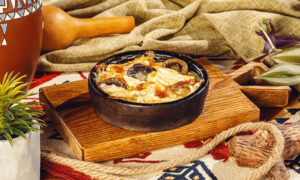 mushrooms-on-a-clay-pan-with-cheese-sulguni